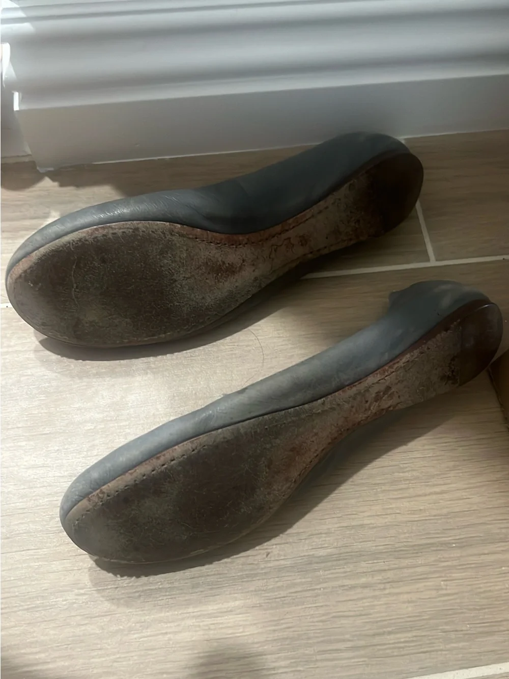 Tory Burch Gray Leather Reva Logo Ballet Flats - Picture 3 of 3